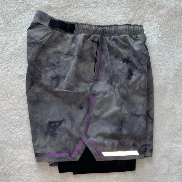 Lululemon Men’s Surge Short 6” Size S w/ Liner - Picture 3 of 6
